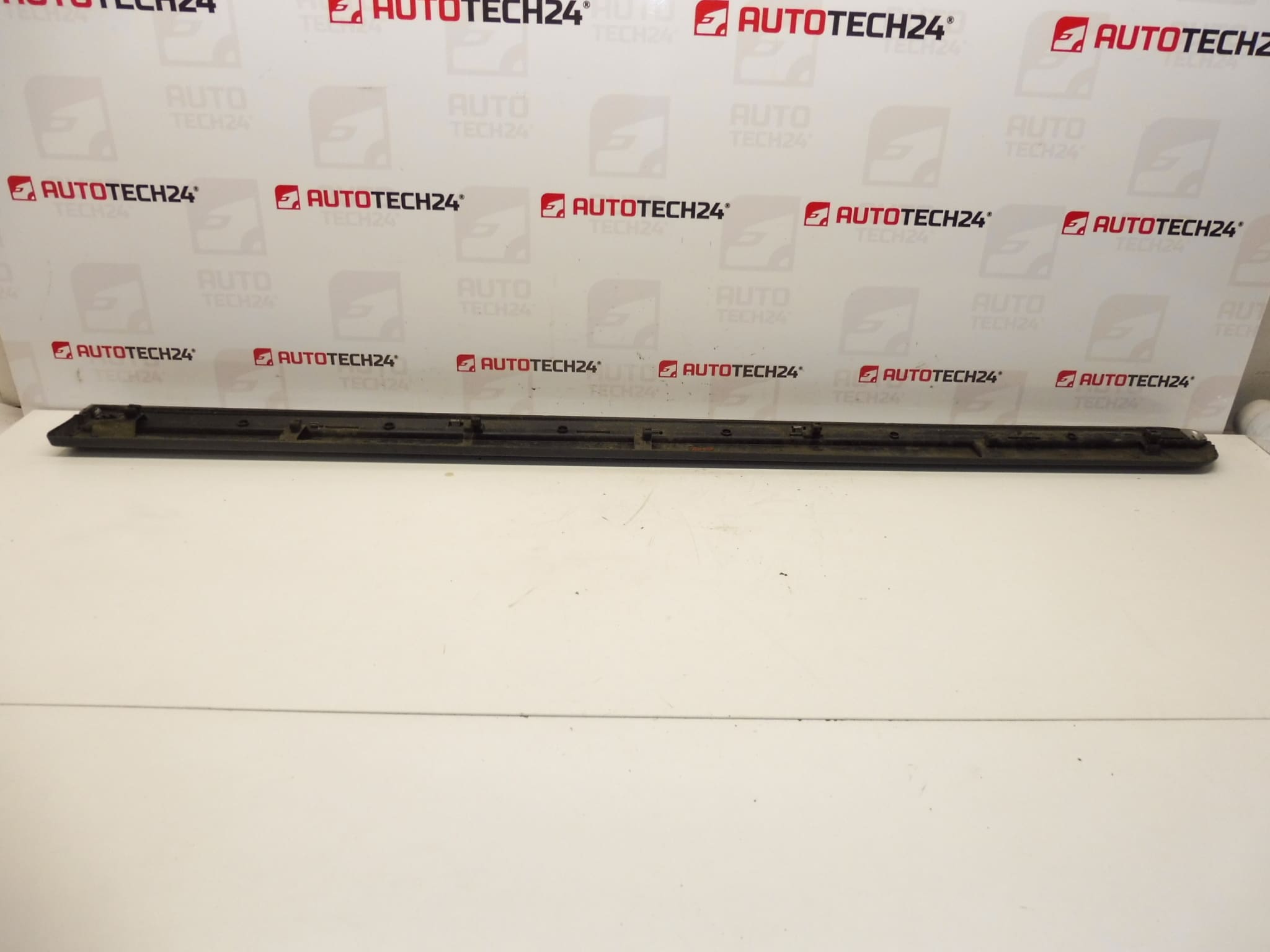 Lišta pravých zadných dverí Citroën C8 Peugeot 807 EYJ 1401029677 8546W3 – Obrázok 2