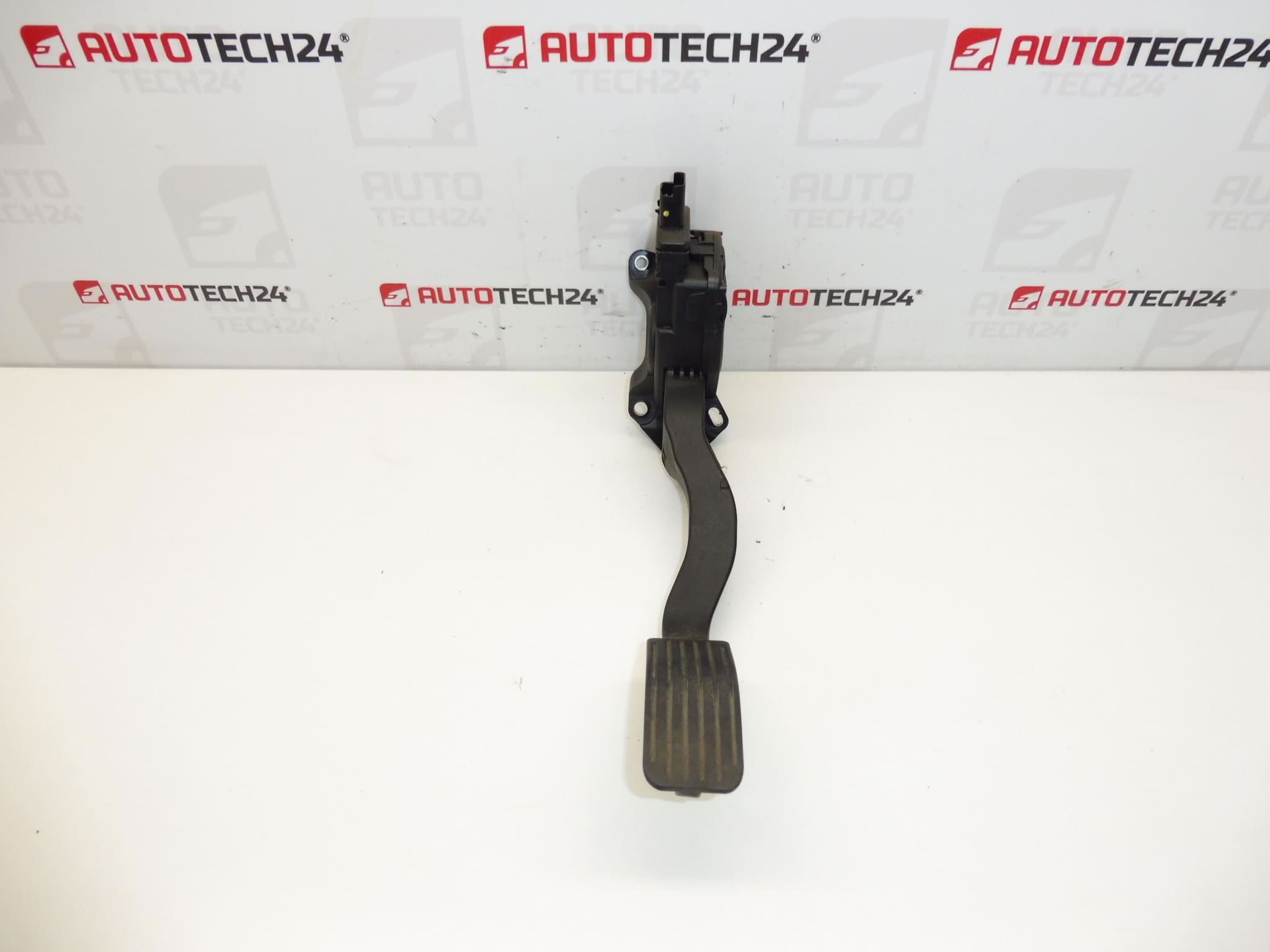 Plynový pedál Citroën Peugeot 6PV009083-00 9680756880 1601AW