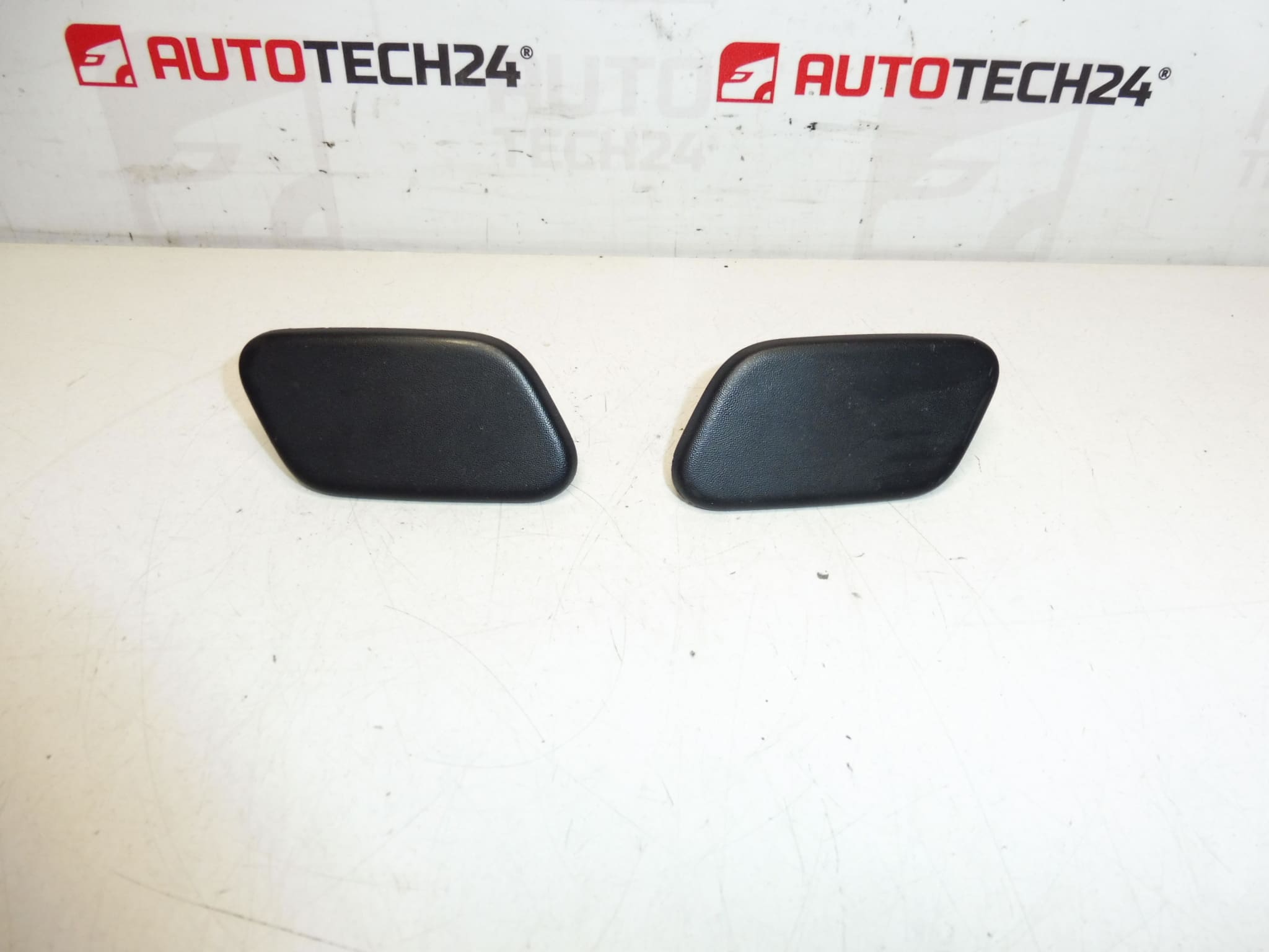 Kryty trysiek ostrekovačov svetlometov Peugeot 3008 5008 742294