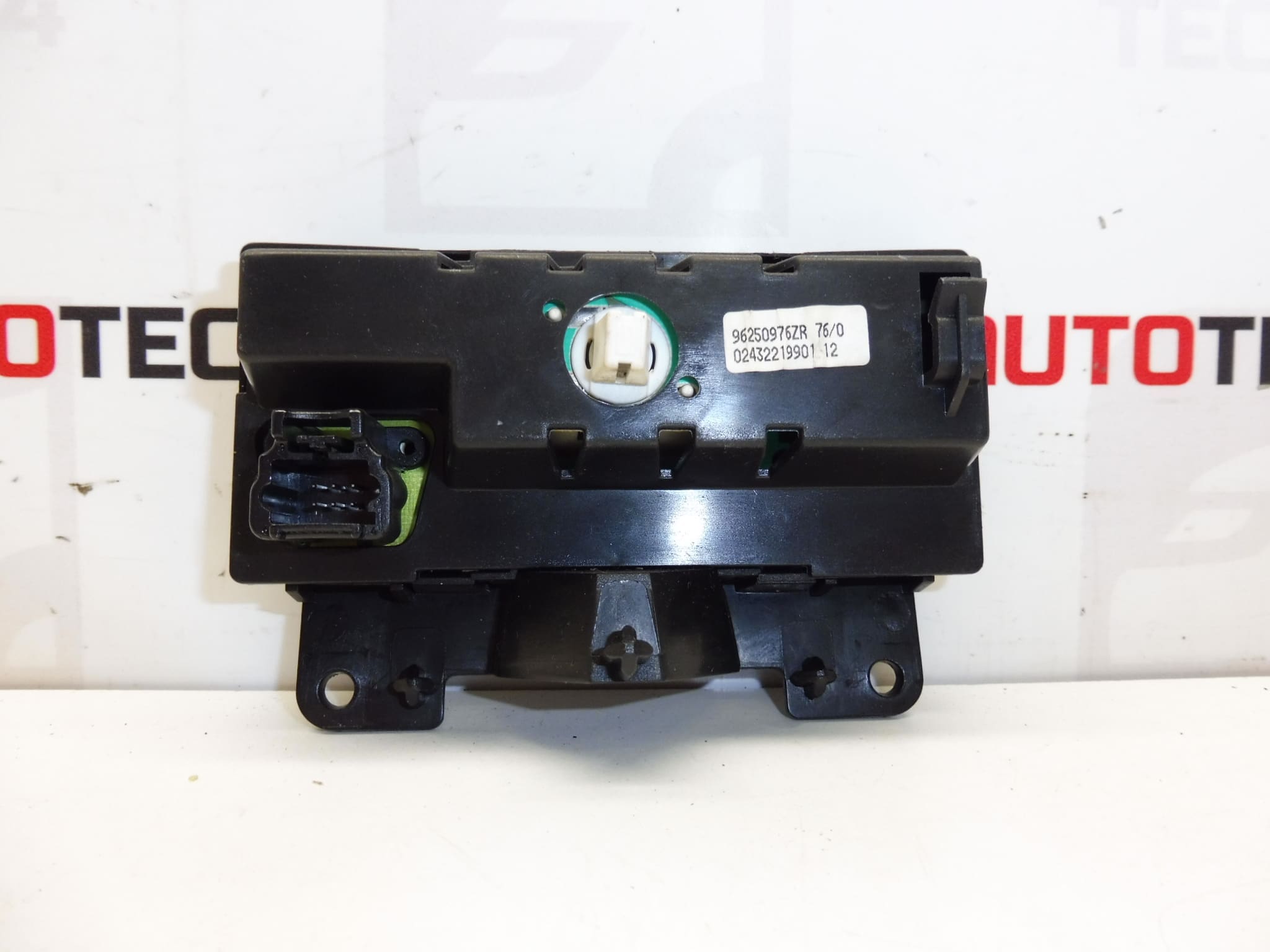 Displej Citroen Peugeot 96250976ZR 6155N2 – Obrázok 2