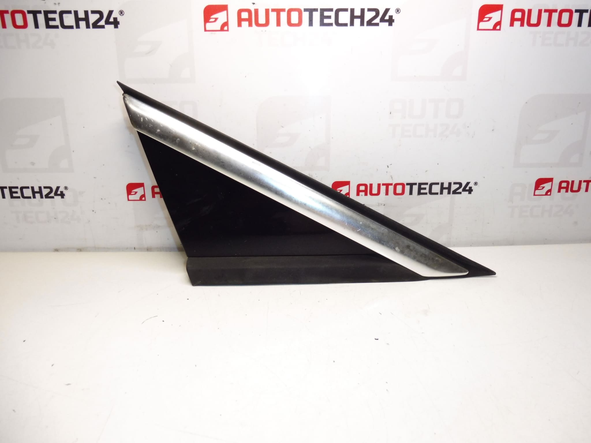 Kryt pred pravé zrkadlo Peugeot 3008 a 5008 96842432XY 9025T0