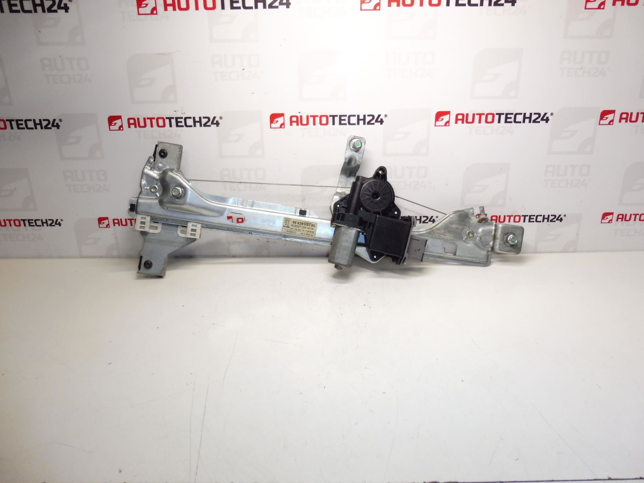 Mechanizmus ľavého zadného okna Peugeot 3008 5008 9682808780 9223F2