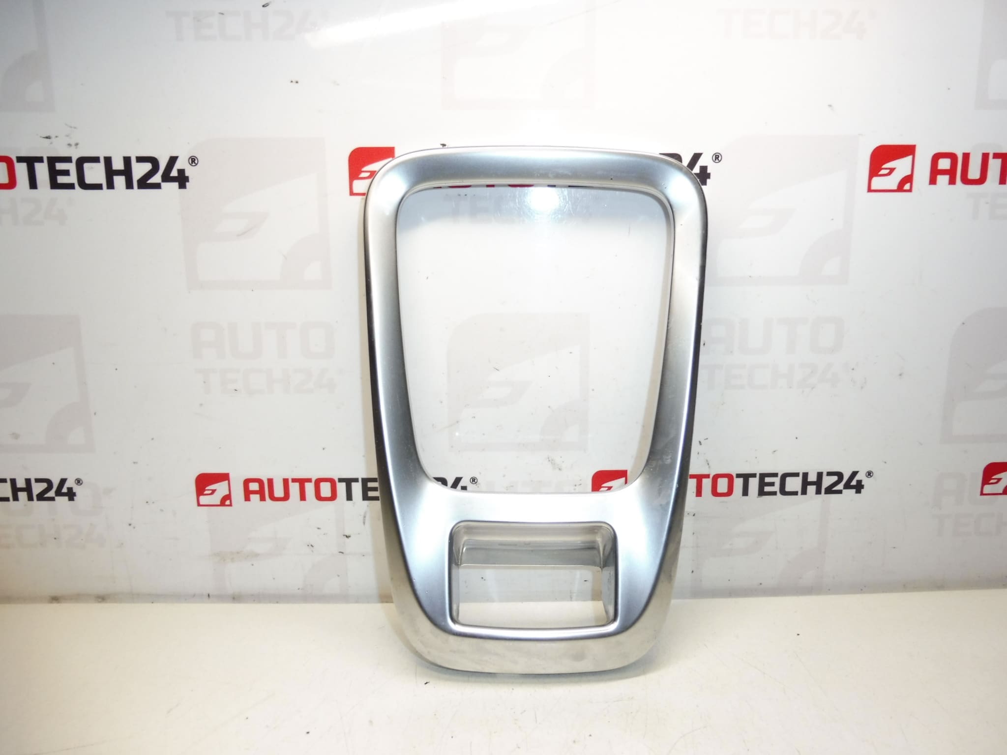 Peugeot 3008 5008 ozdobný kryt radiacej páky 9685474977 7591L9