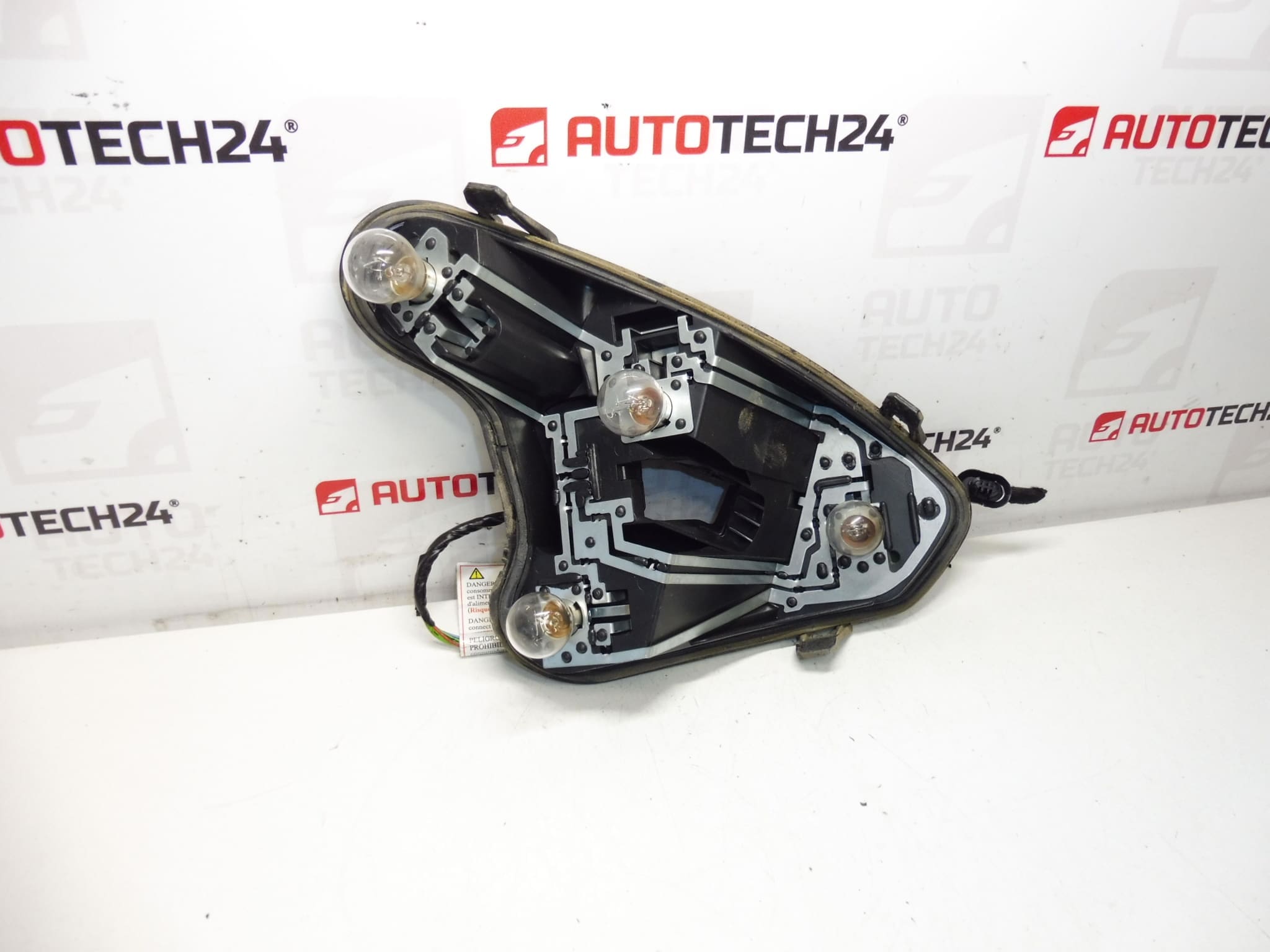 Peugeot 308 Hatchback objímka žiarovky zadného pravého svetla 1606959180