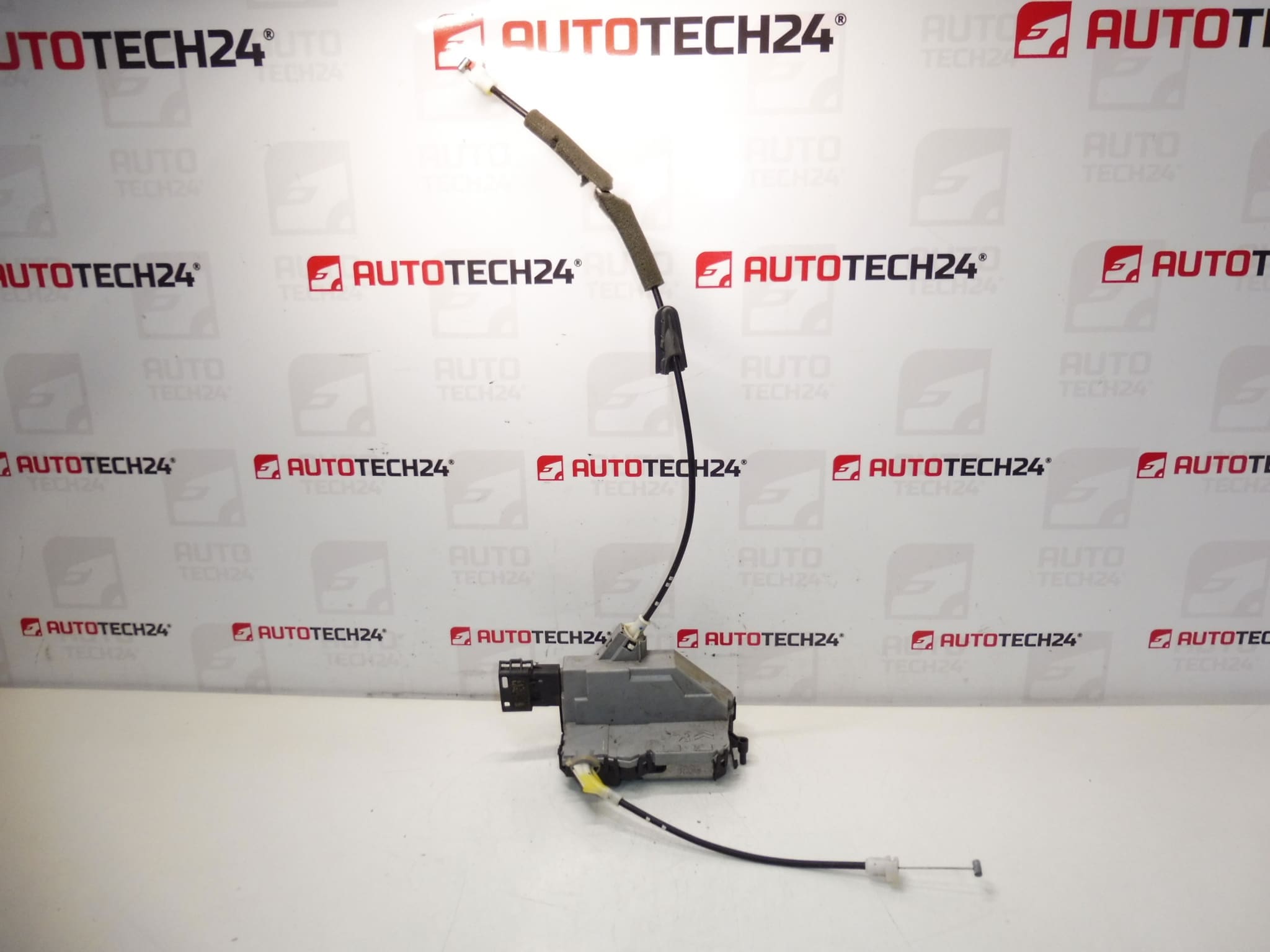 Zámok ľavých zadných dverí spolujazdca Peugeot 3008 5008 9800623780 9137T8